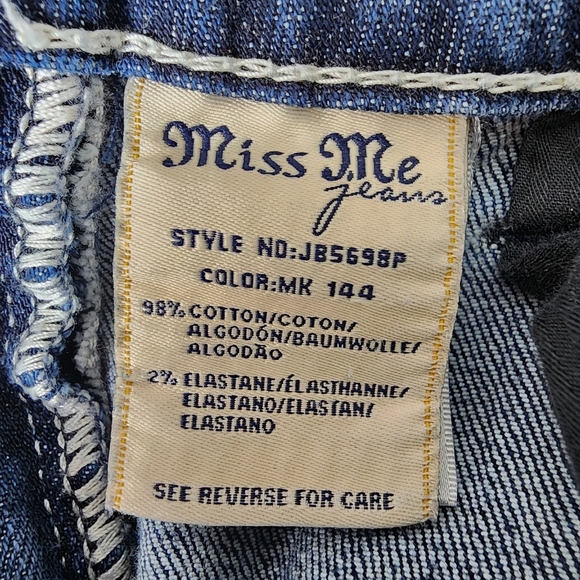 Miss Me JB5698P Boyfriend Capri Embroidered Flap Pocket Rhinestones Size 26 - Picture 15 of 16